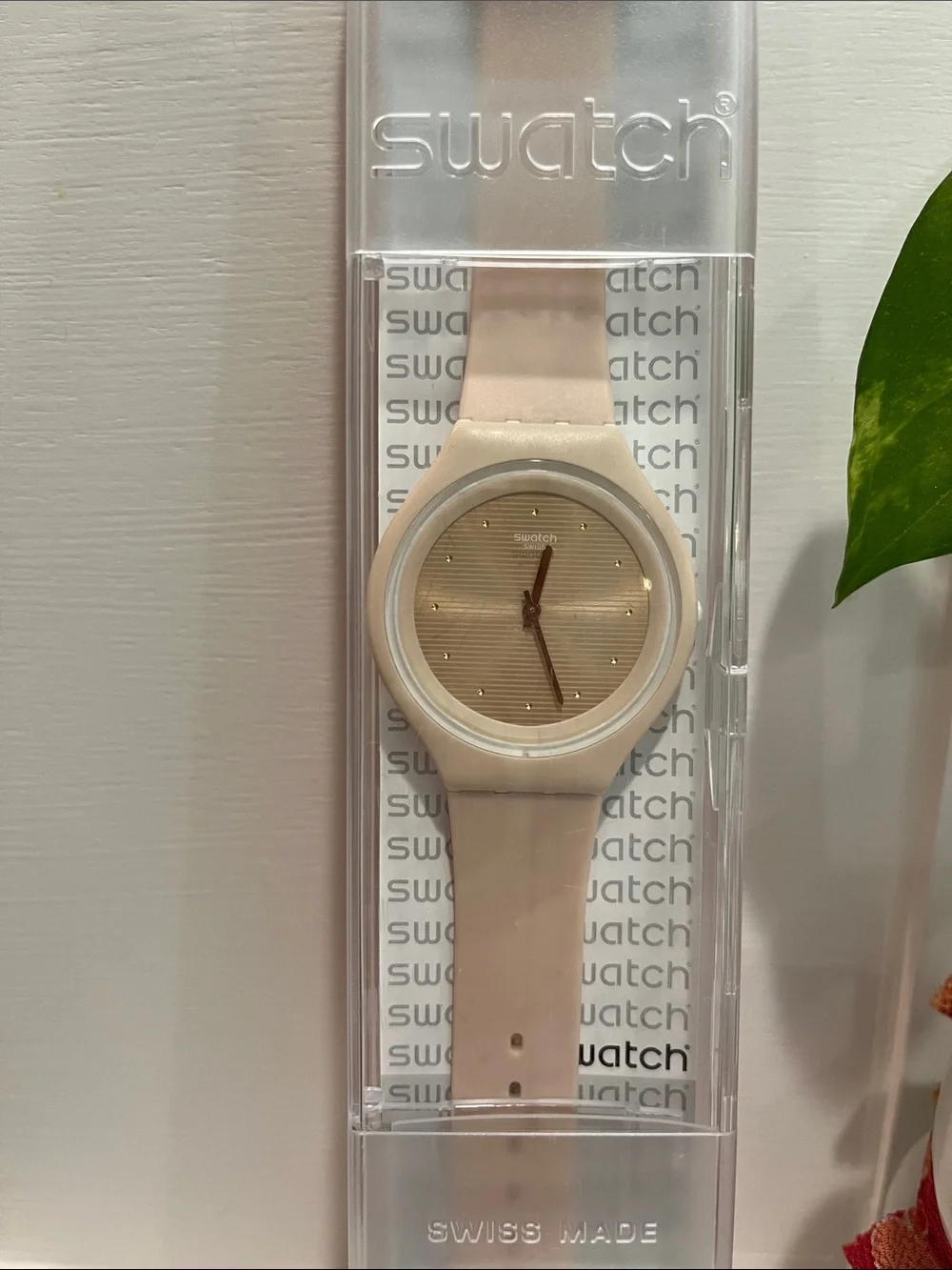 Swatch SKINSKIN watch (model SVUT100) ultra-thin pale pink strap w/gold accents